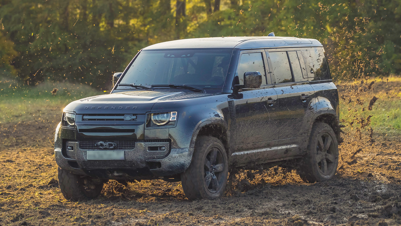 Land Rover Defender 110 240PS SE car for towing a horse trailer