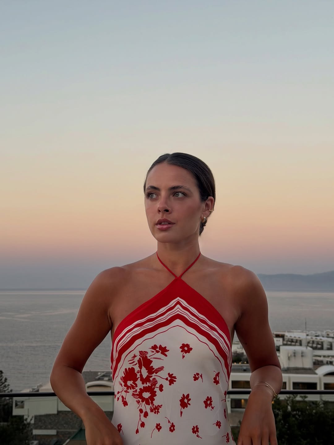 @tia_dewitt wears a halter neck top outfit summer 2026.