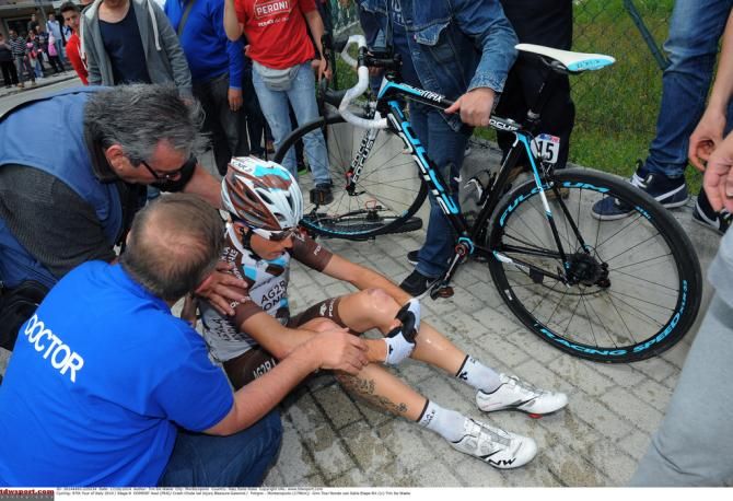 Axel Domont (Ag2r-La Mondalie) also crashes today