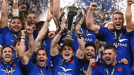 France celebrate their 2022 Six Nations grand slam