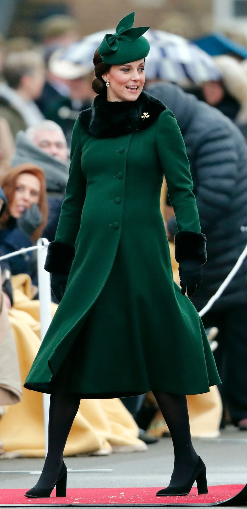 Leg, Sleeve, Coat, Outerwear, Winter, Formal wear, Style, Dress, Headgear, Fashion,