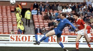 NOTTINGHAM - APRIL 12: David Speedie of Chelsea shoots at goal during the Canon League Division One match between Nottingham Forest and Chelsea held on April 12, 1986 at the City Ground in Nottingham, England. The match ended in a 0-0 draw. (Photo by Hugh Hastings/Chelsea FC via Getty Images)