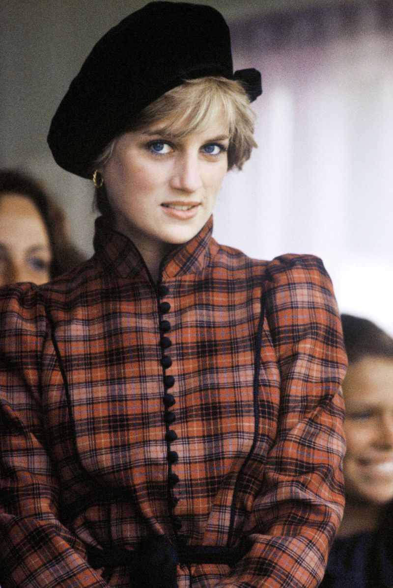 Princess Diana Style In Photos | Princess Diana Iconic Outfits | Marie ...