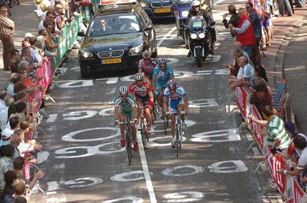 The main escape of five being led by Daniel Musiol (Wiesenhof-Felt).