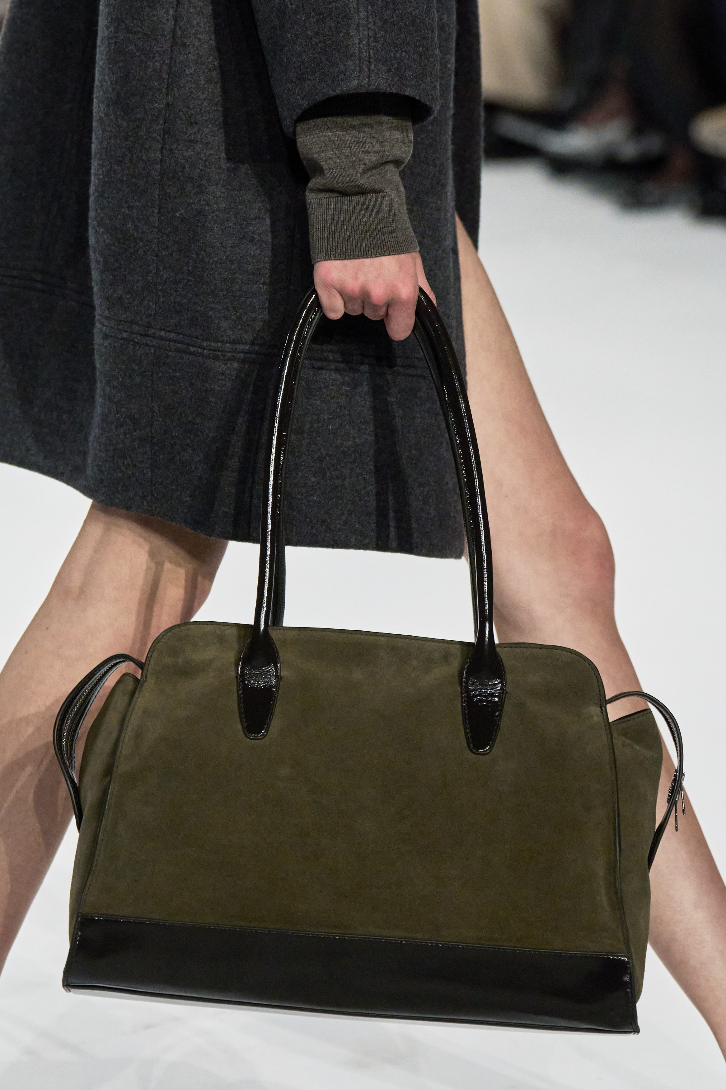 Avenue Tote Bag - Suede