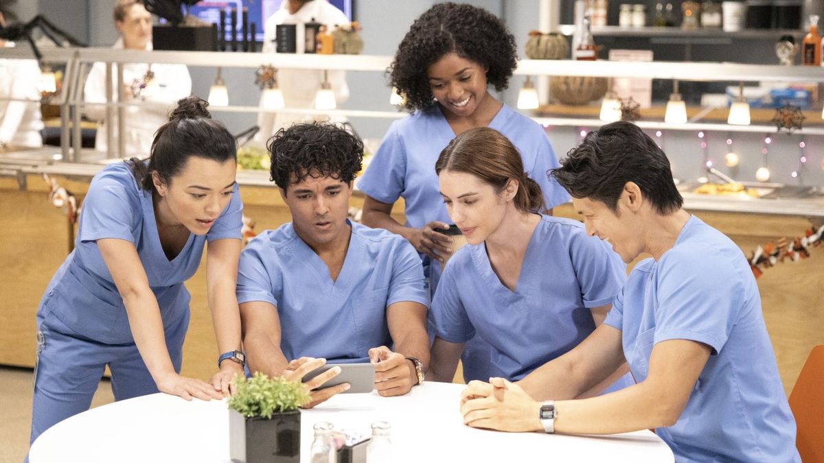 Midori Francis, Harry Shum Jr., Adelaide Kane, Alexis Floyd and Niko Terho on Grey&#039;s Anatomy.