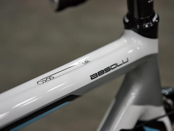 The Cyfac Absolu top tube sports a slight channel down the upper surface.