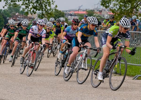 Team CAWES tries to take control of the race from the very first turn.