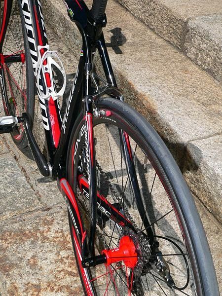 Seat stays take a more direct path down to the dropouts.