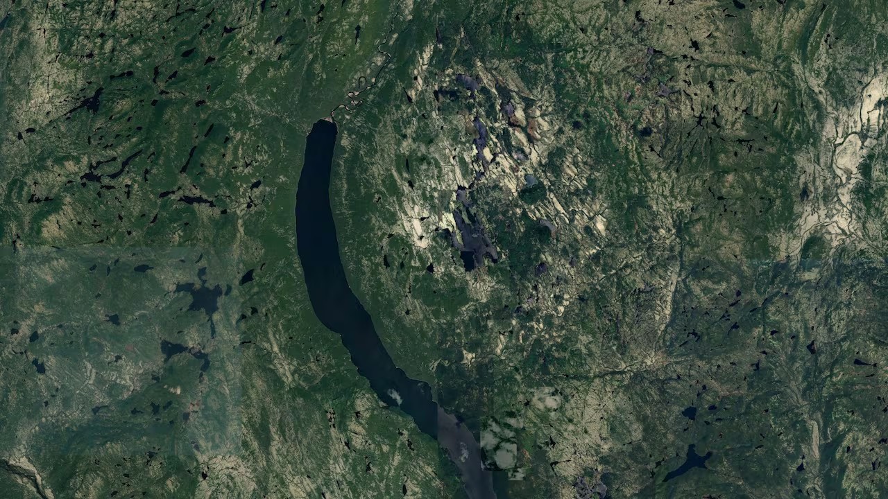 Image shows a satellite picture from Google Earth showing a recently discovered meteor impact crater.