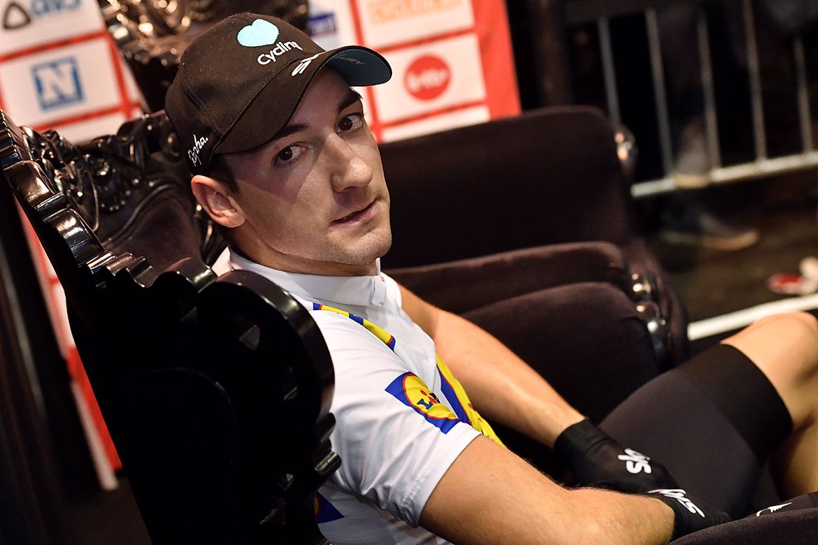 Elia Viviani relaxes between events