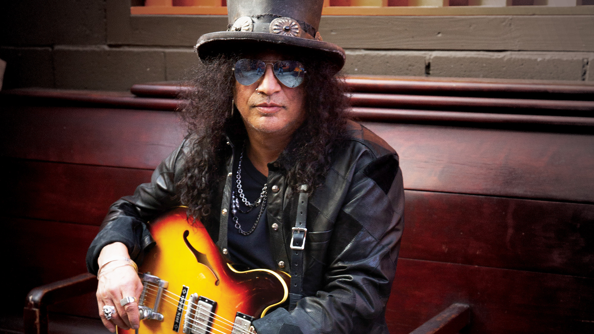 Slash poses with a Gibson ES-335