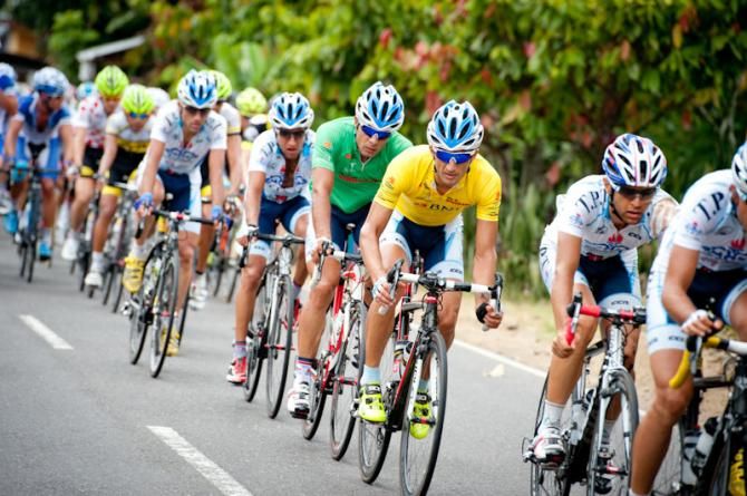 The race leader Hossein Askari (Tabriz Petrochemical Cycling Team) in action