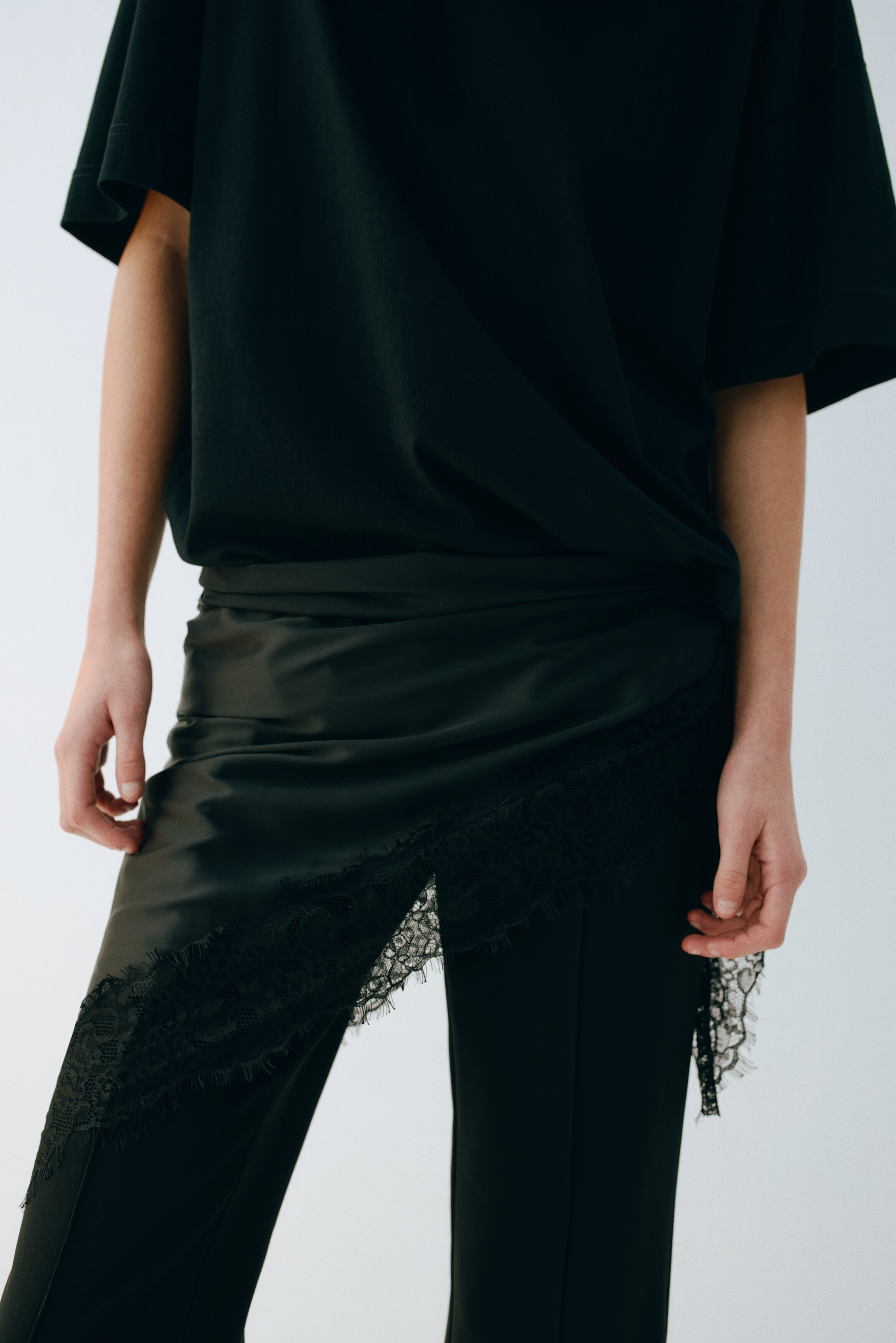 hm, Lace Trimmed Triangle Scarf