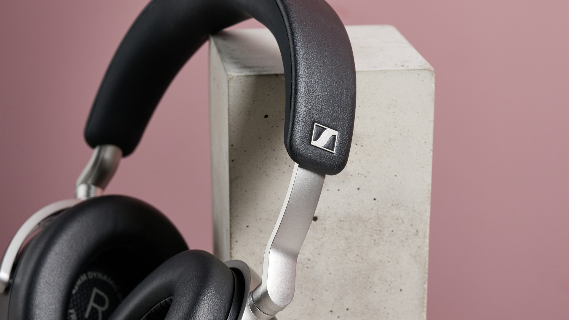 Sennheiser logo on headband of the Sennheiser HDB 630