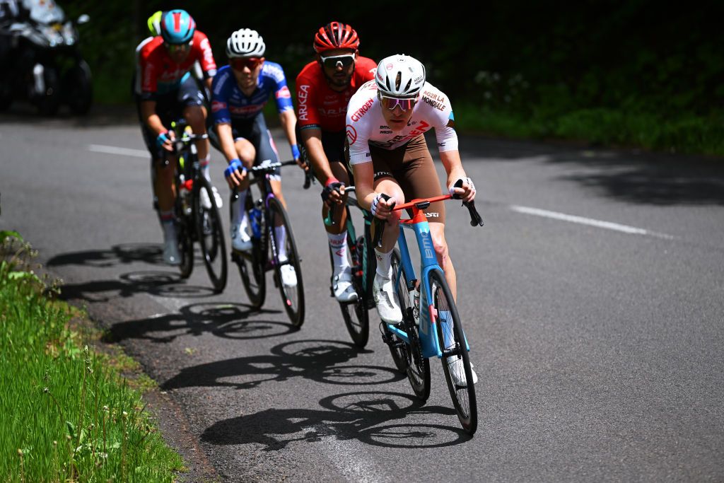 The Crit&eacute;rium du Dauphin&eacute; stage 1 break