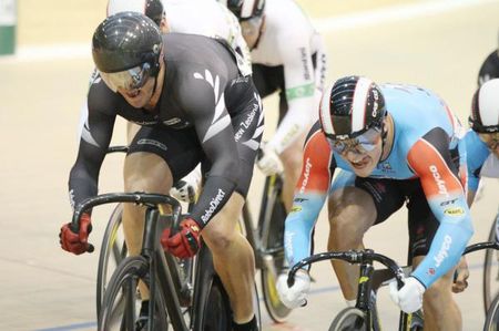 New Zealand&rsquo;s Simon Van Velthooven (left) edges Australia&rsquo;s Scott Sunderland on the line to win the gold medal in the Keirin