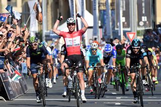 Mark Cavendish wins stage four of the 2015 Dubai Tour