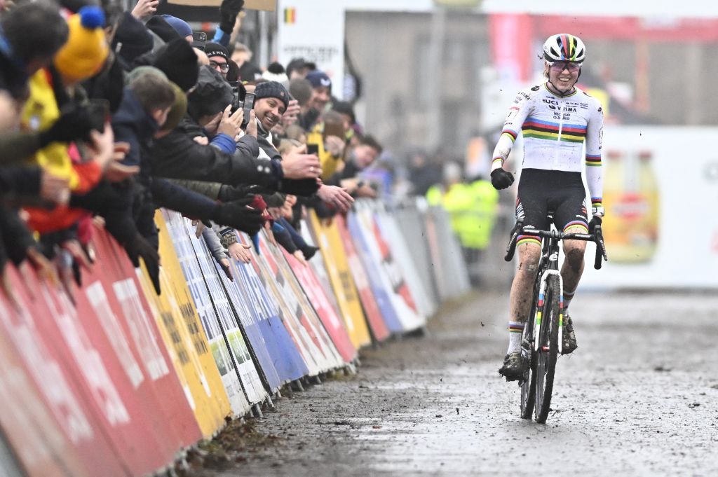 Gavere: Fem van Empel celebrates the win