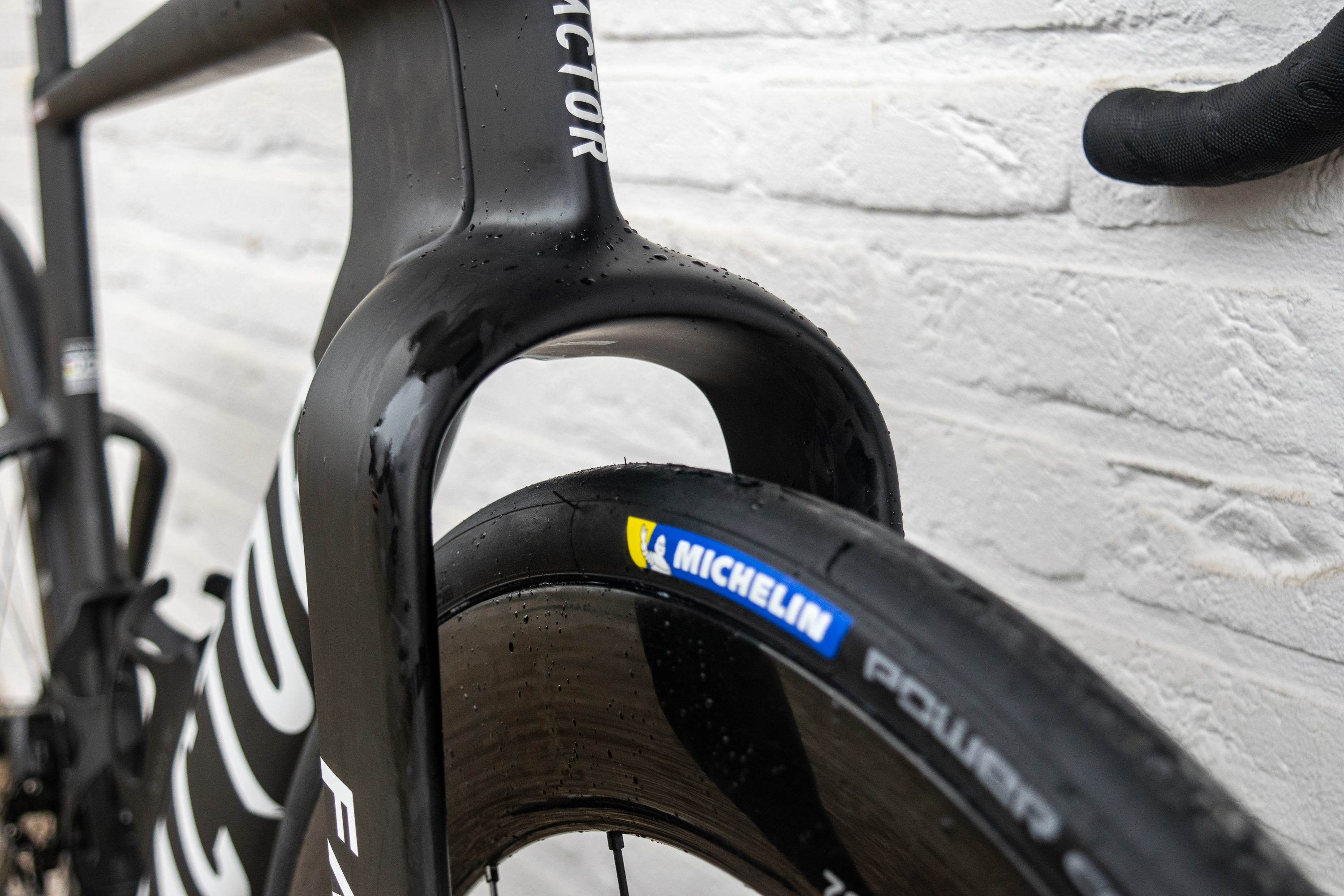 Bicicleta de carretera Factor One y Ostro