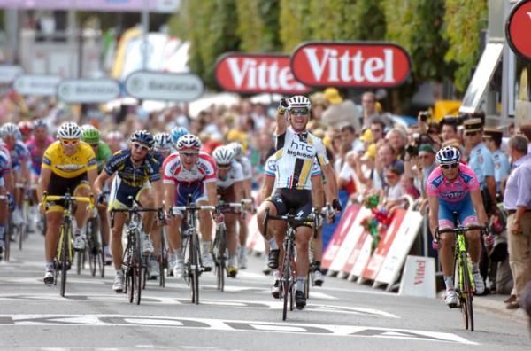 Mark Cavendish (HTC-Highroad) finished off his team's hard work.