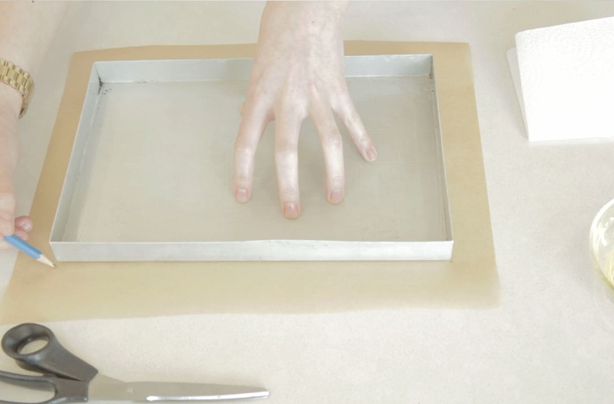 How to line a square cake tin | GoodtoKnow