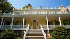 gracie mansion from the outside