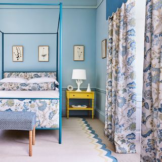 Bedroom with bedframe and curtains in Kitty linen in Blue/Green, The English Garden Collection, Linwood