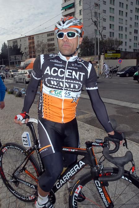 Justin Jules (La Pomme Marseille) throws his bike to take the victory