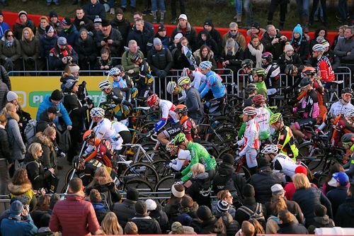 The elite men line up for the start of the Zolder World Cup