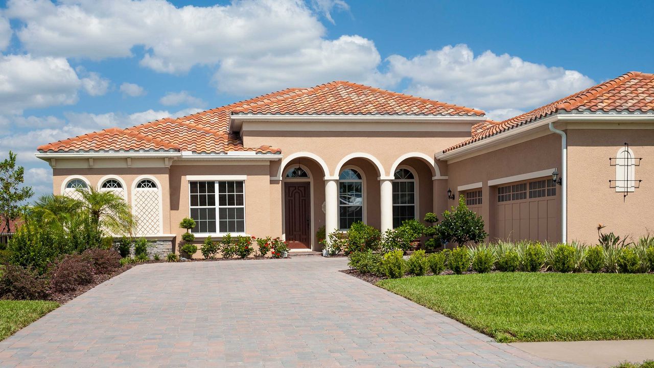 driveway design: paved modern driveway