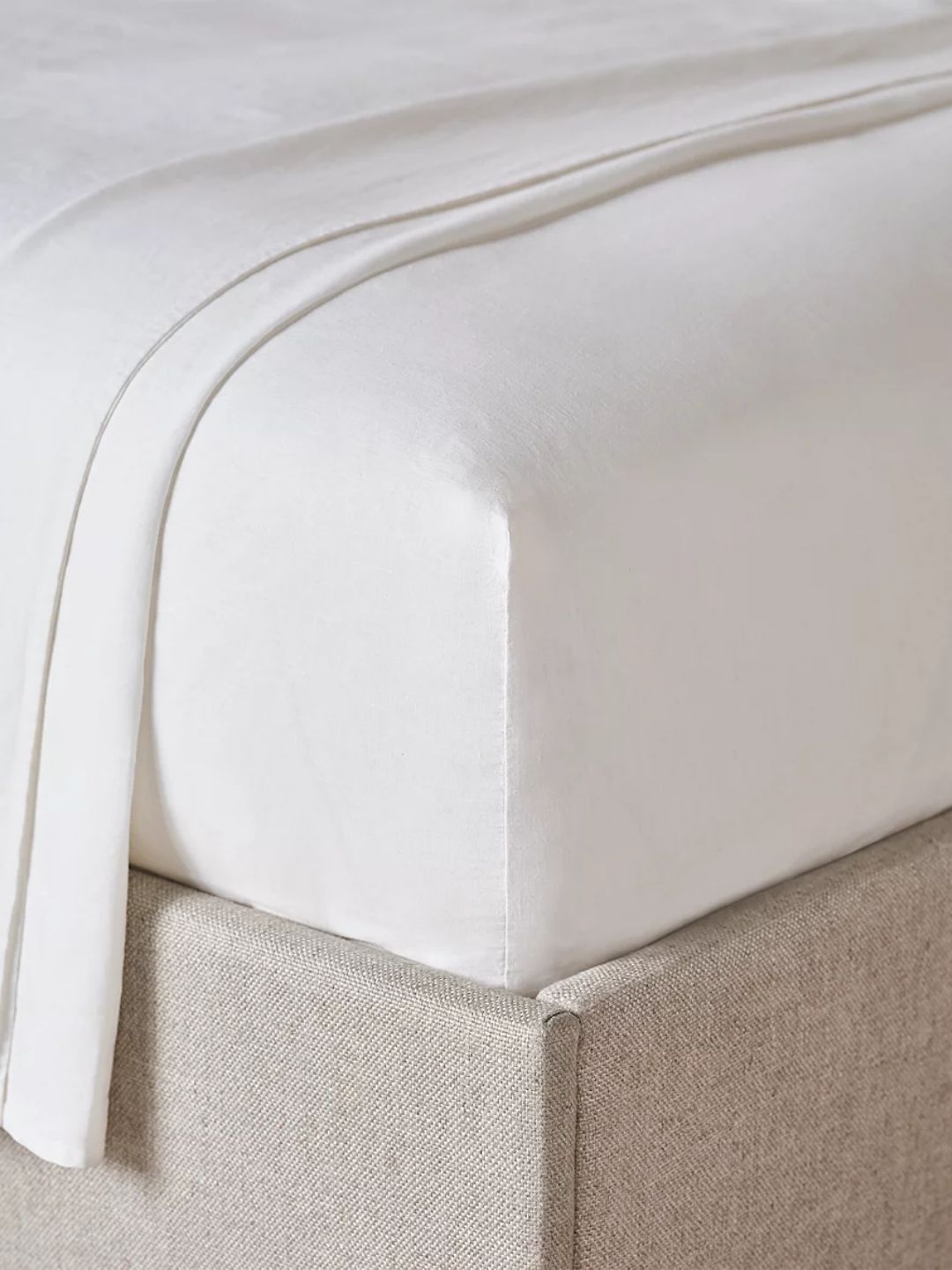 The White Company, Pure Linen Deep Fitted Sheet in White