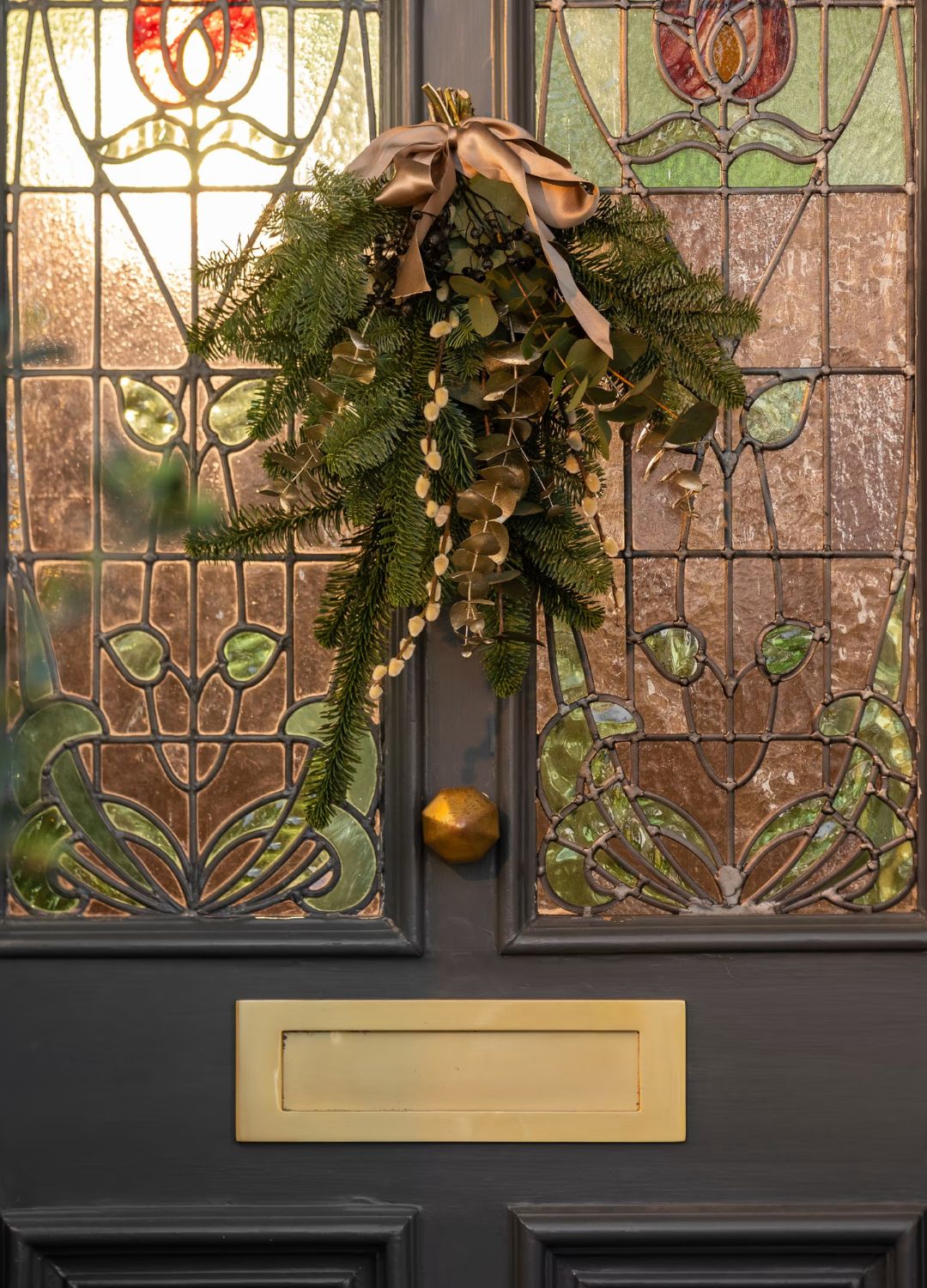 picture of door swag hanging on front door