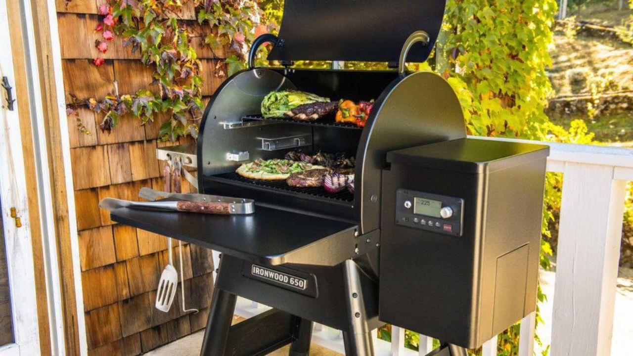 Traeger Ironwood 650 wood pellet BBQ