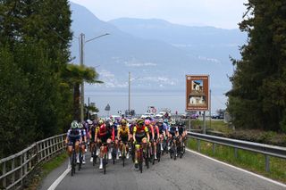The peloton near the start of the 2023 Trofeo Alfredo Binda-Comune di Cittiglio