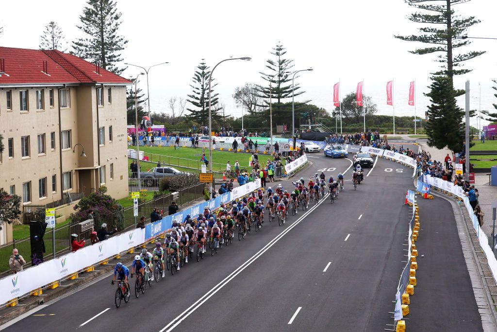 WOLLONGONG AUSTRALIA SEPTEMBER 24 A general view of the peloton competing during the 95th UCI Road World Championships 2022 Women Elite Road Race a 1643km one day race from Wollongong to Wollongong Wollongong2022 on September 24 2022 in Wollongong Australia Photo by Con ChronisGetty Images