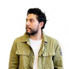 Nicolas Flores headshot