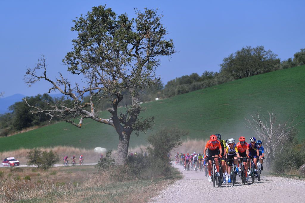 ARCIDOSSO ITALY SEPTEMBER 12 Amanda Spratt of Australia and Team Mitchelton Scott Marianne Vos of The Netherlands and Team CCC Liv Katarzyna Niewiadoma of Poland and Team Canyon SRAM Racing Omer Shapira of Israel and Team Canyon SRAM Racing Peloton Landscape Dust during the 31st Giro dItalia Internazionale Femminile 2020 Stage 2 a 1248km stage from Civitella Paganico to Arcidosso GiroRosaIccrea GiroRosa on September 12 2020 in Arcidosso Italy Photo by Luc ClaessenGetty Images