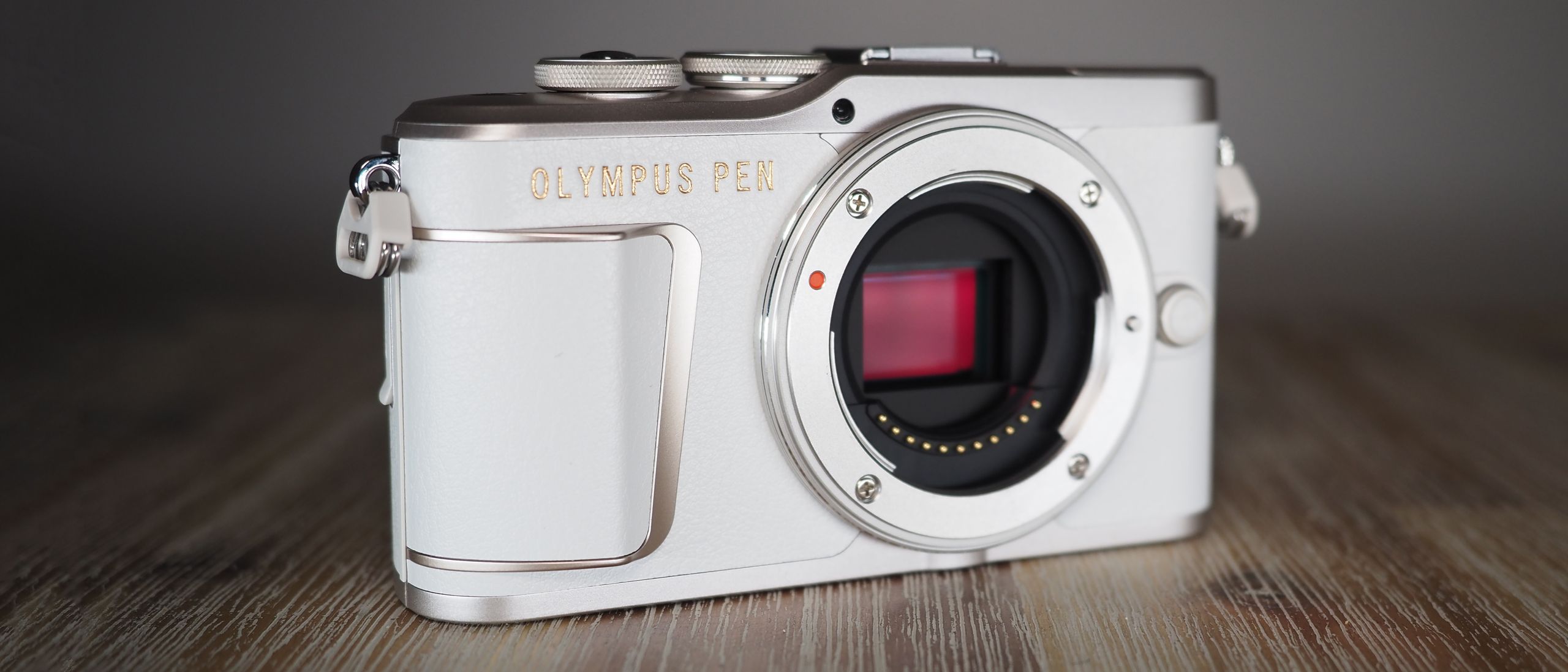 OLYMPUS PEN E-PL10 ホワイト Amazon.co.jp: OLYMPUS ミラーレス一眼カメラ PEN E-PL10 ボディー