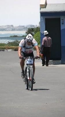 Dennis Nathrass rides to a finish in the solo race.