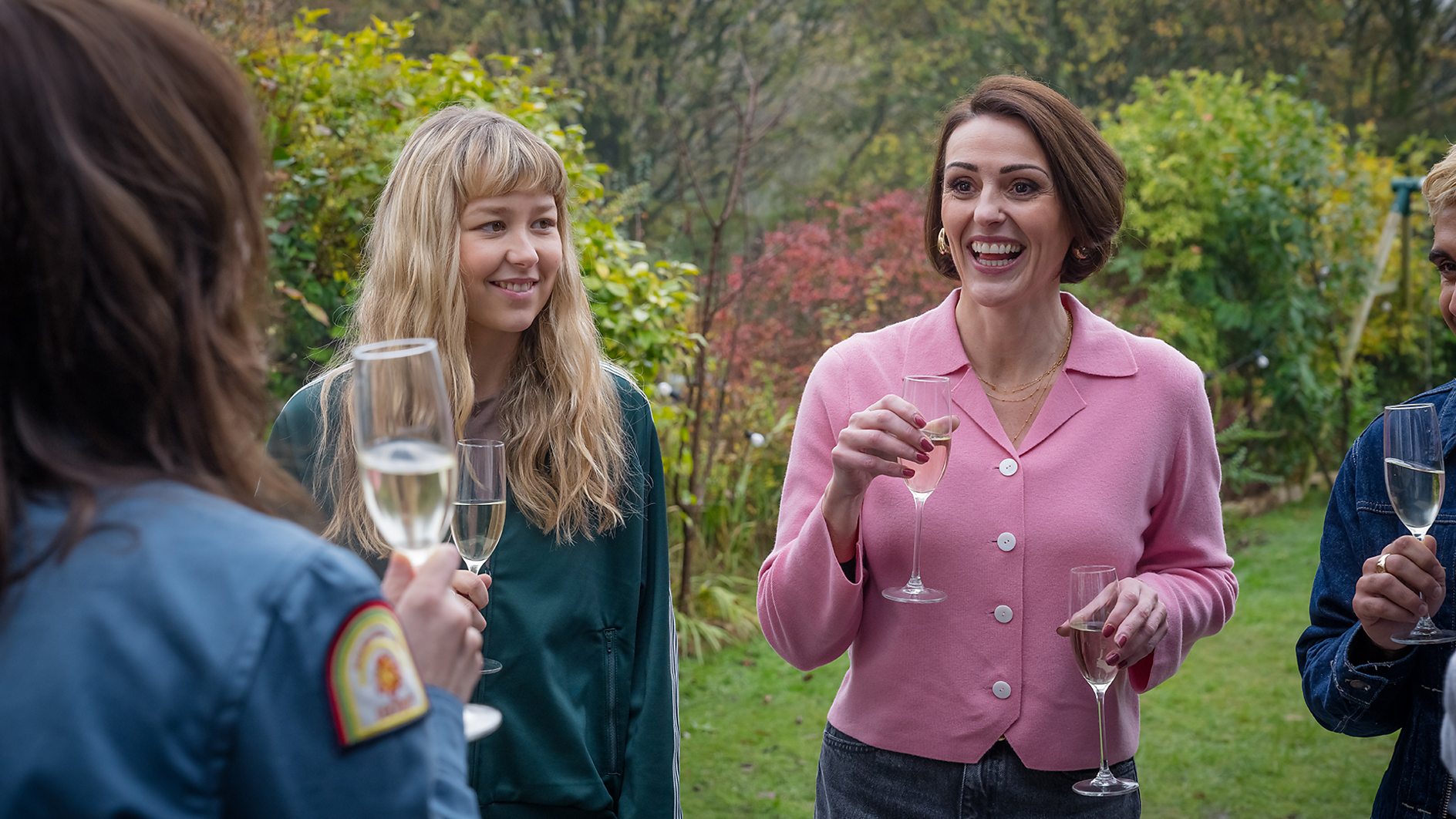 Suranne Jones plays Evie's mother Suz.