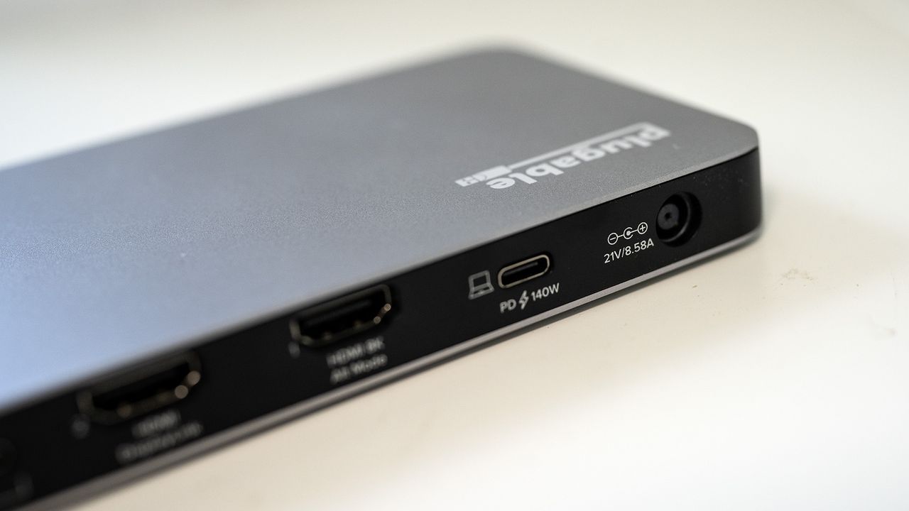 Plugable UD-7400PD dock