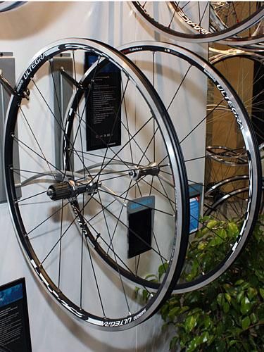 Shimano adds an Ultegra-level Road Tubeless-compatible wheel to the lineup for 2010.