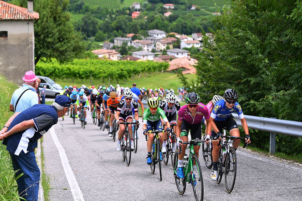 The peloton in action during stage 3 at the Giro Rosa