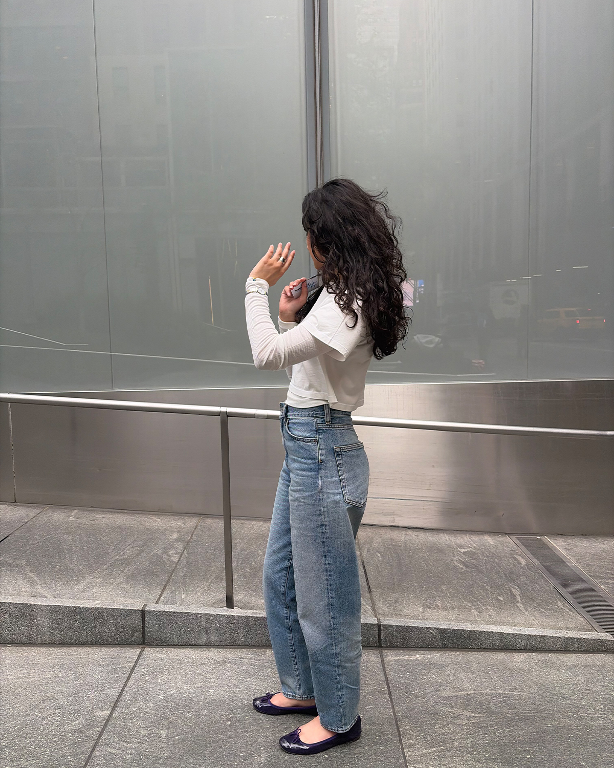 Who What Wear assistant shopping editor Josephine Hadjiloucas wearing the Agolde 80s Jean