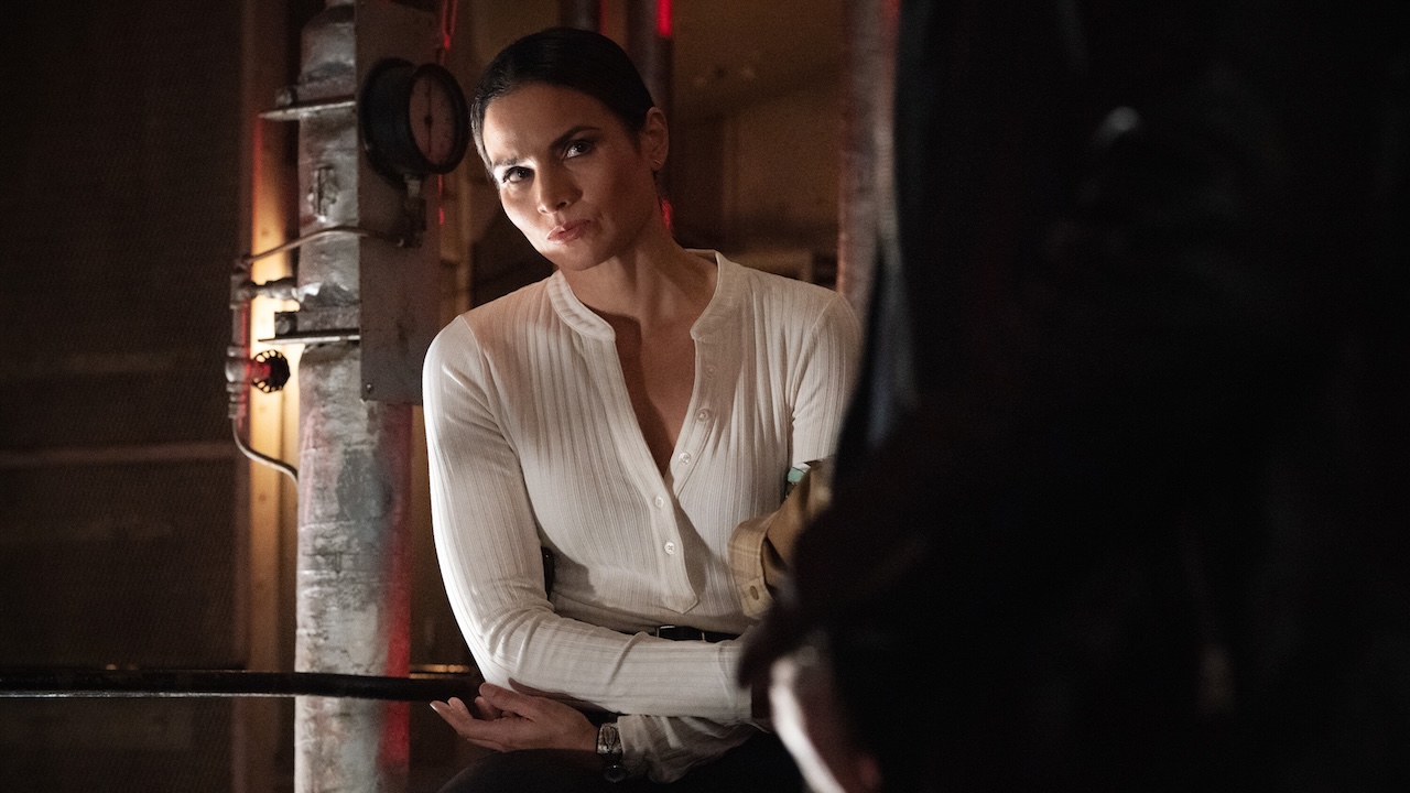 Katrina Law's Jessica Knight holding her injured arm in NCIS