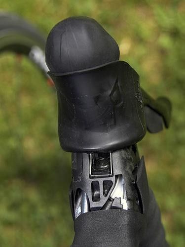 Derailleur cables are now concealed beneath the handlebar tape