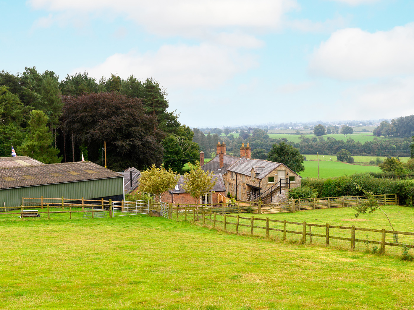 Gerddi-Duon Farm - exterior from land