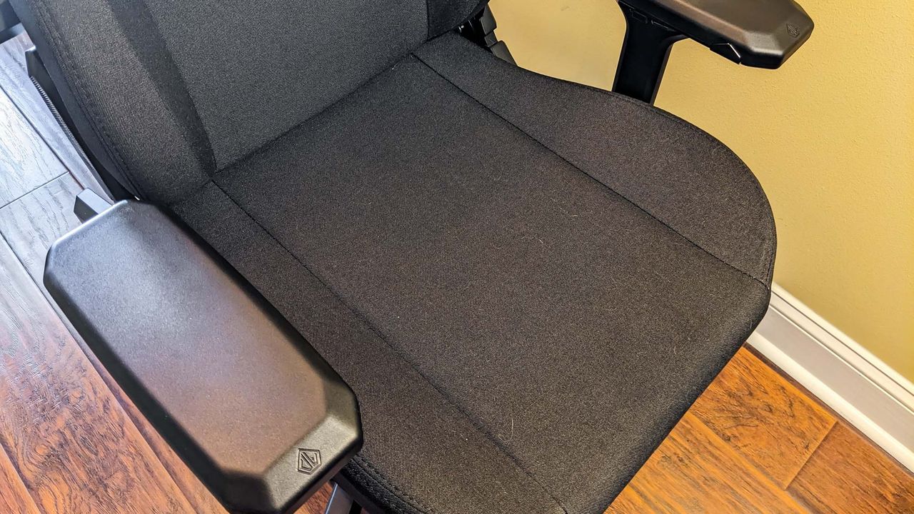 AndaSeat Kaiser 3 in livingroom