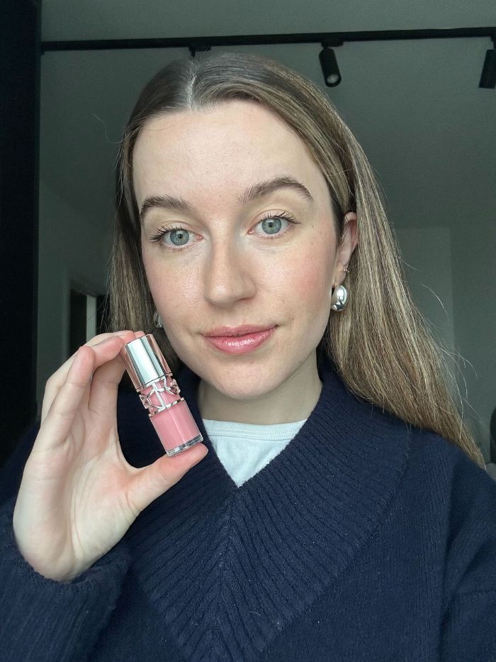 Junior beauty editor, Grace Lindsay, testing the best lip glosses